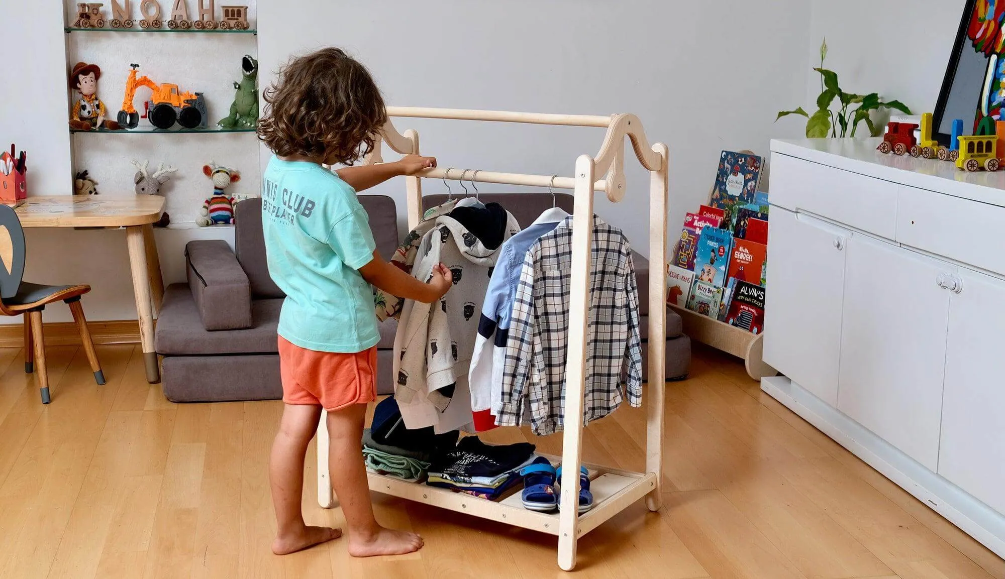 kidodido Hölzerne Kleiderstange für Kinder