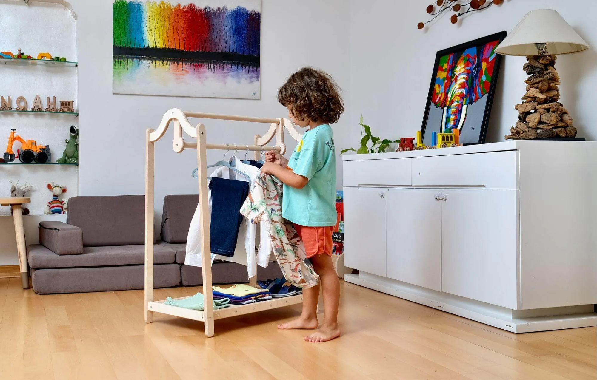 kidodido Hölzerne Kleiderstange für Kinder