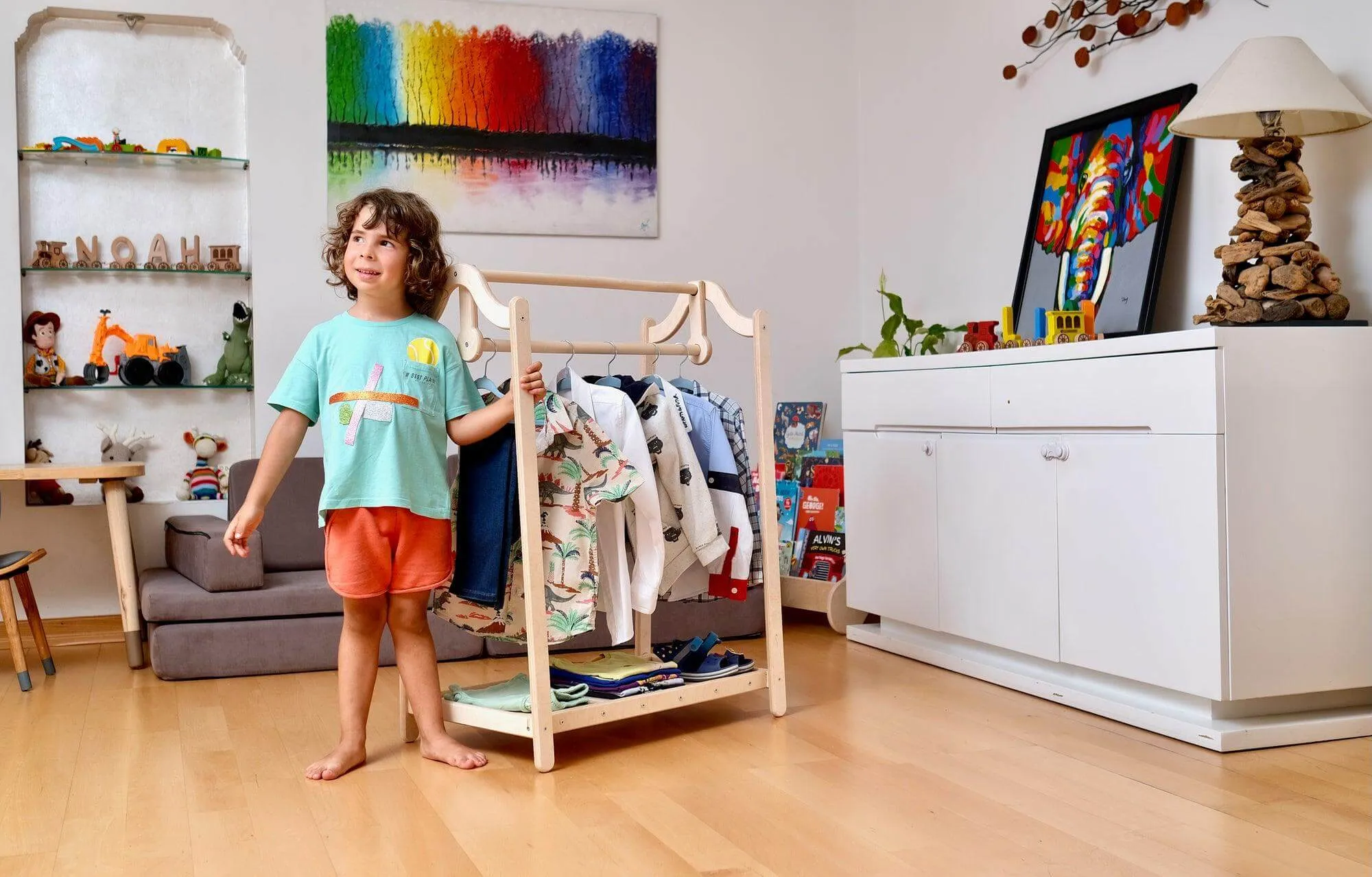 kidodido Hölzerne Kleiderstange für Kinder