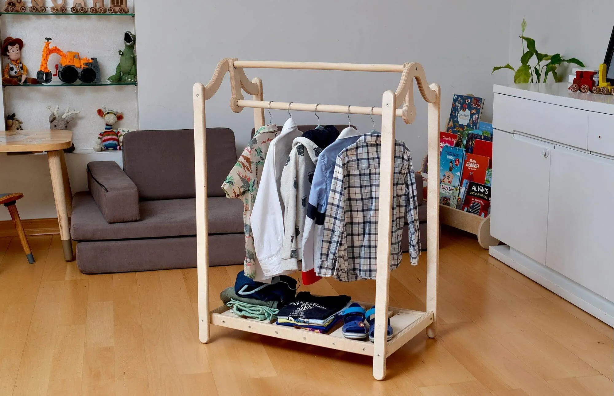 kidodido Hölzerne Kleiderstange für Kinder
